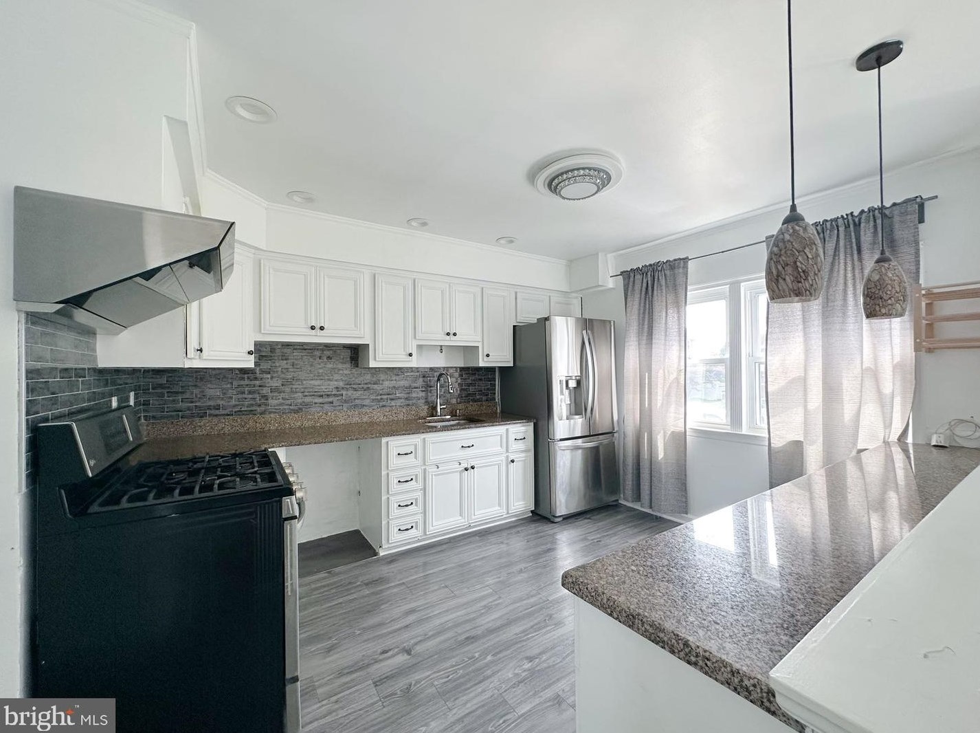 3341 Morning Glory Rd, Philadelphia PA  19154-1819 exterior