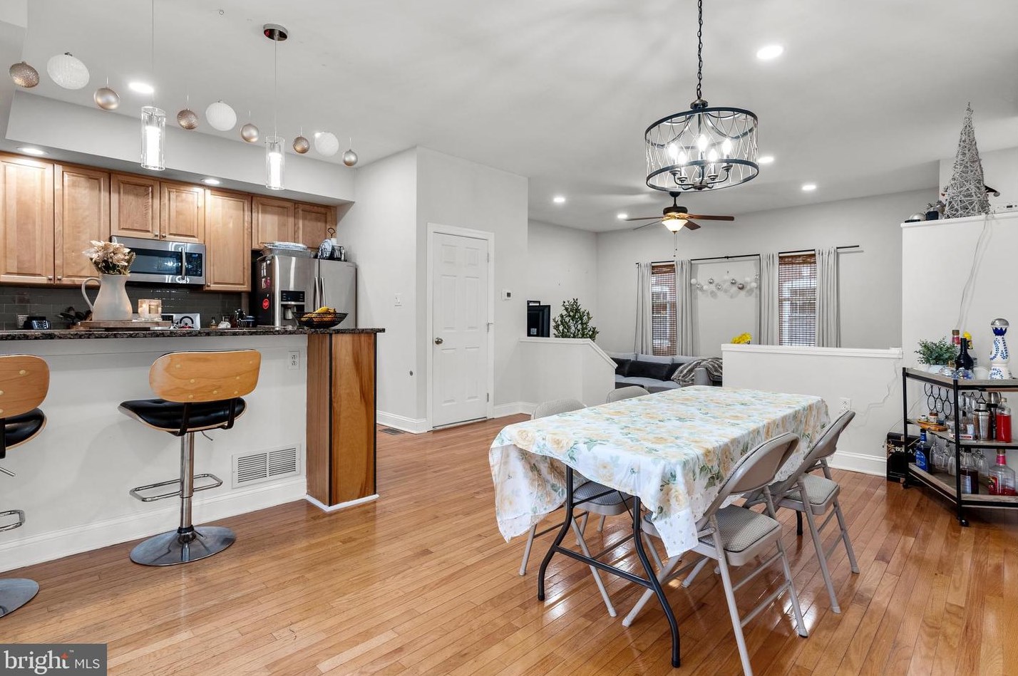 3866 Manor St, Philadelphia PA  19128-5206 exterior