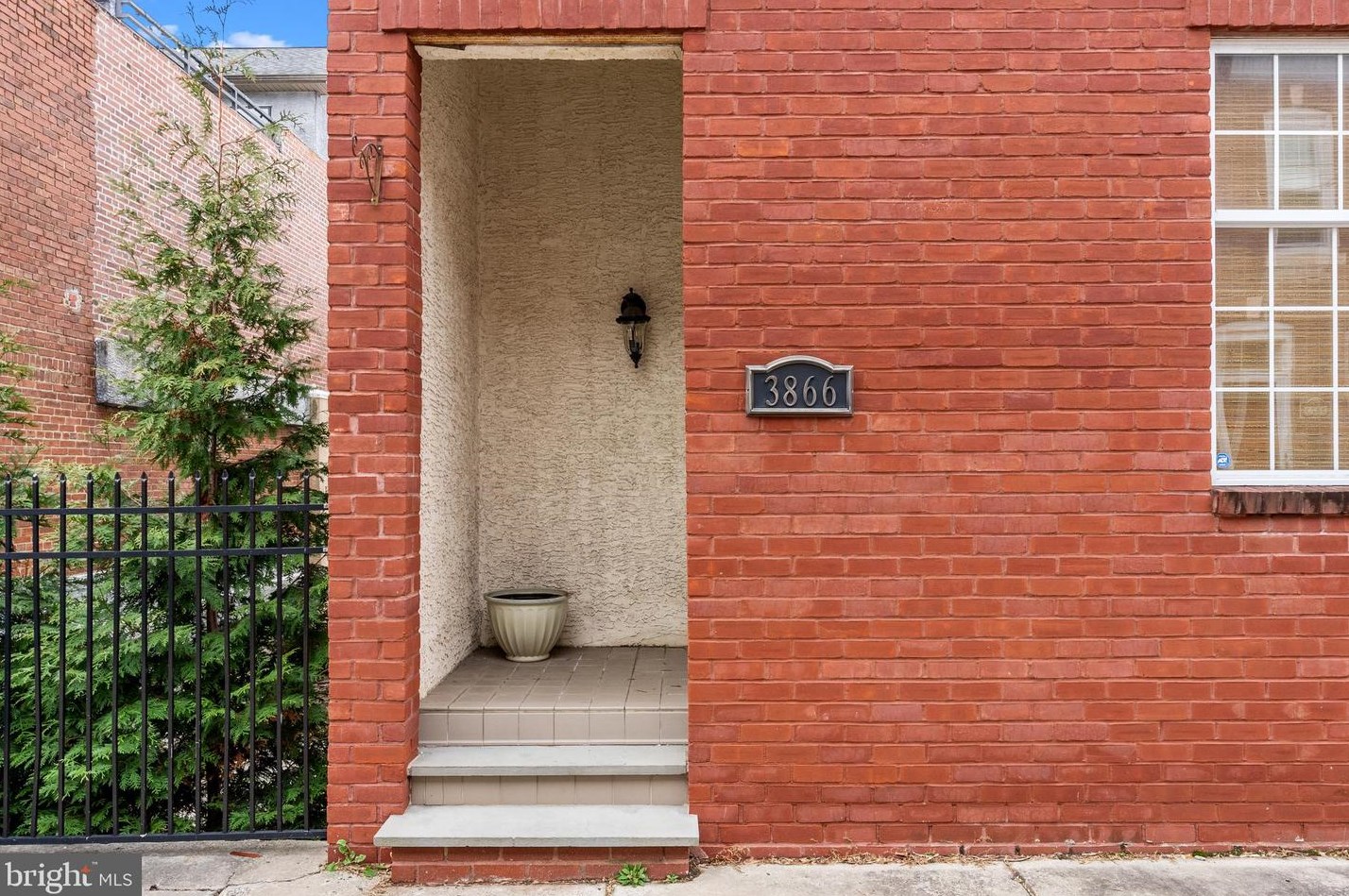 3866 Manor St, Philadelphia PA  19128-5206 exterior