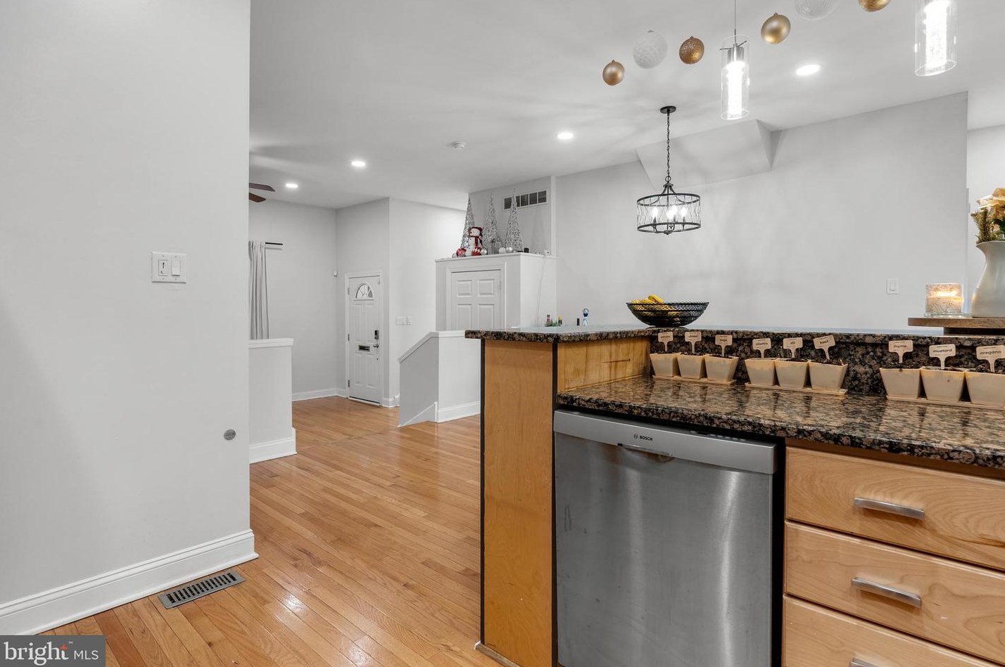 3866 Manor St, Philadelphia PA  19128-5206 exterior