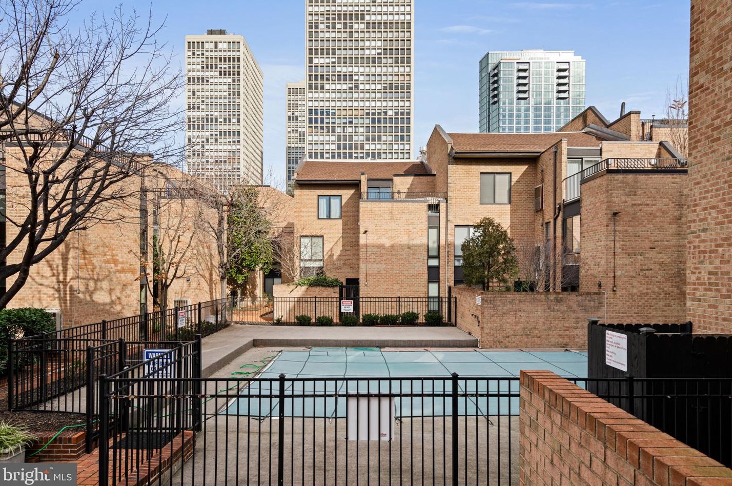 130 Spruce St, Philadelphia PA  19106-4319 exterior