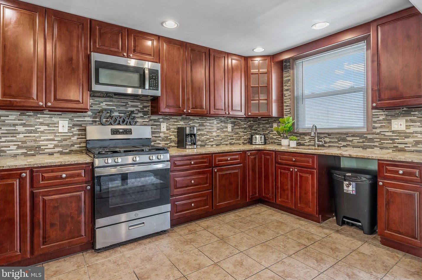 11728 Millbrook Rd, Philadelphia PA 19154-3618 exterior