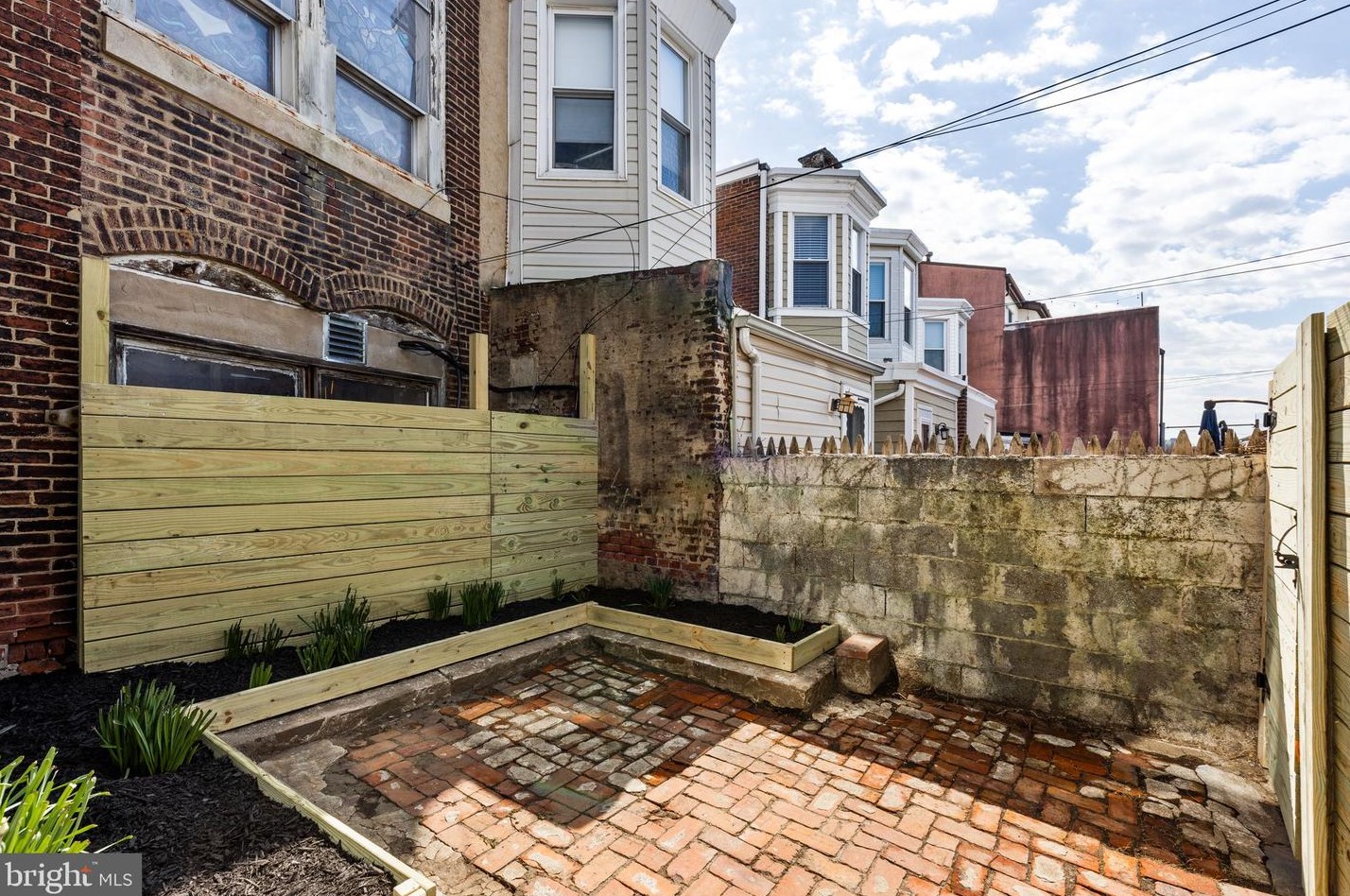 2726 Poplar St, Philadelphia PA  19130-1224 exterior