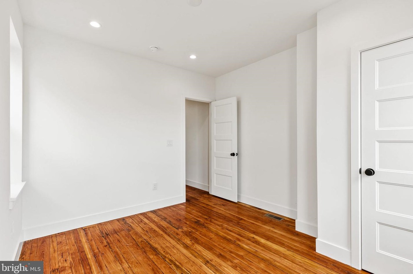 2726 Poplar St, Philadelphia PA  19130-1224 exterior