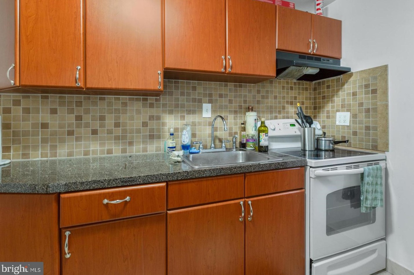 821 Catharine St #1, Philadelphia, PA 19147