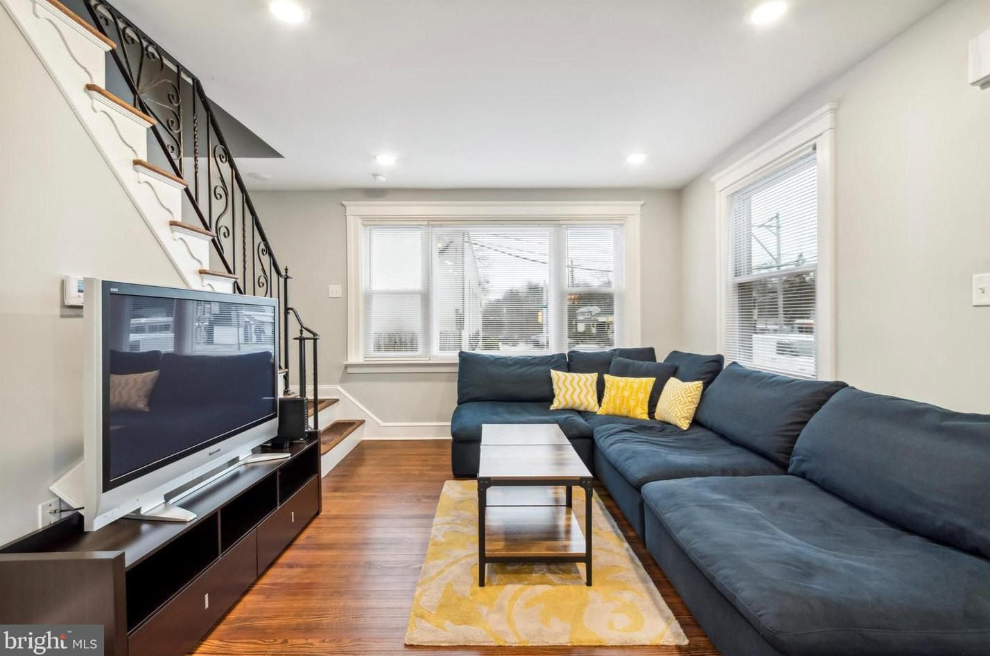 623 Summit Ave, Philadelphia PA  19128-2982 exterior