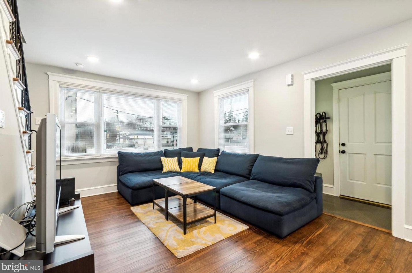 623 Summit Ave, Philadelphia PA  19128-2982 exterior