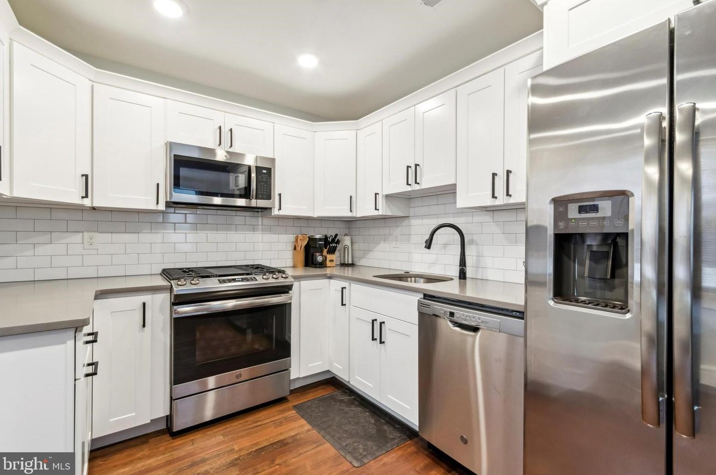 623 Summit Ave, Philadelphia PA  19128-2982 exterior