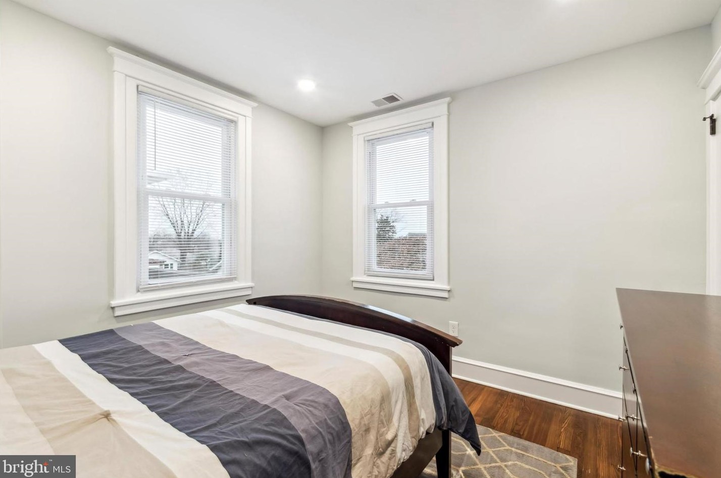 623 Summit Ave, Philadelphia PA  19128-2982 exterior