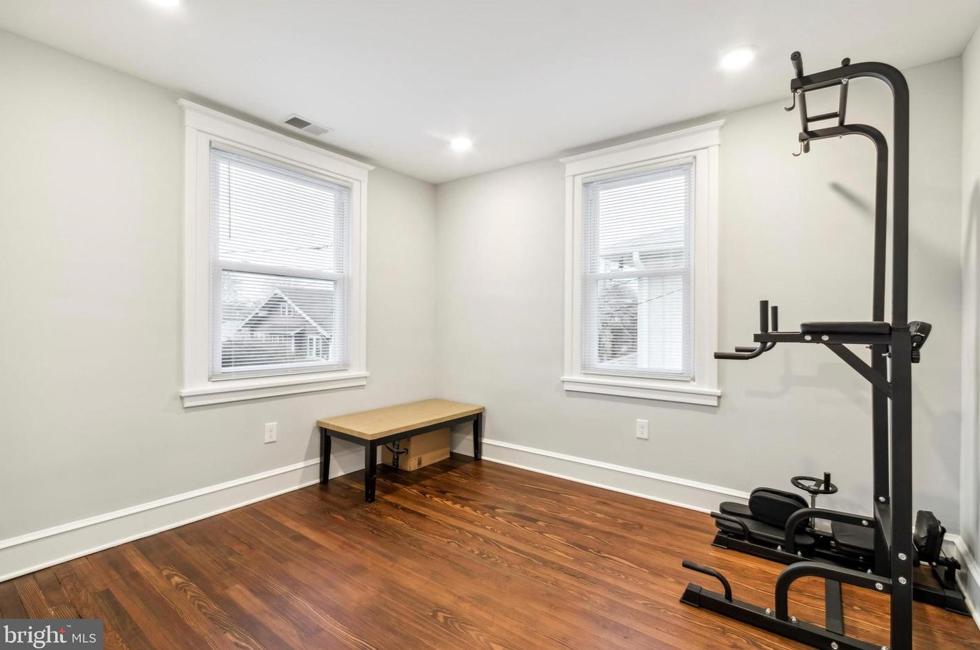 623 Summit Ave, Philadelphia PA  19128-2982 exterior