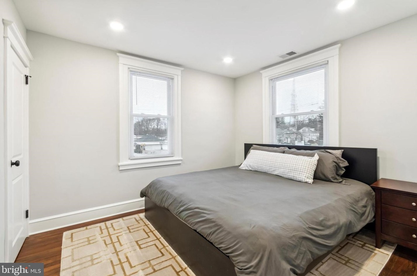 623 Summit Ave, Philadelphia PA  19128-2982 exterior