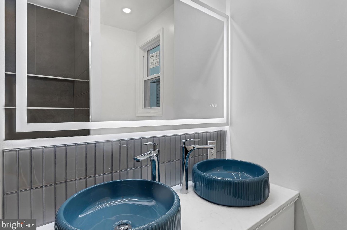 180 Sparks St, Philadelphia PA 19120-1420 exterior