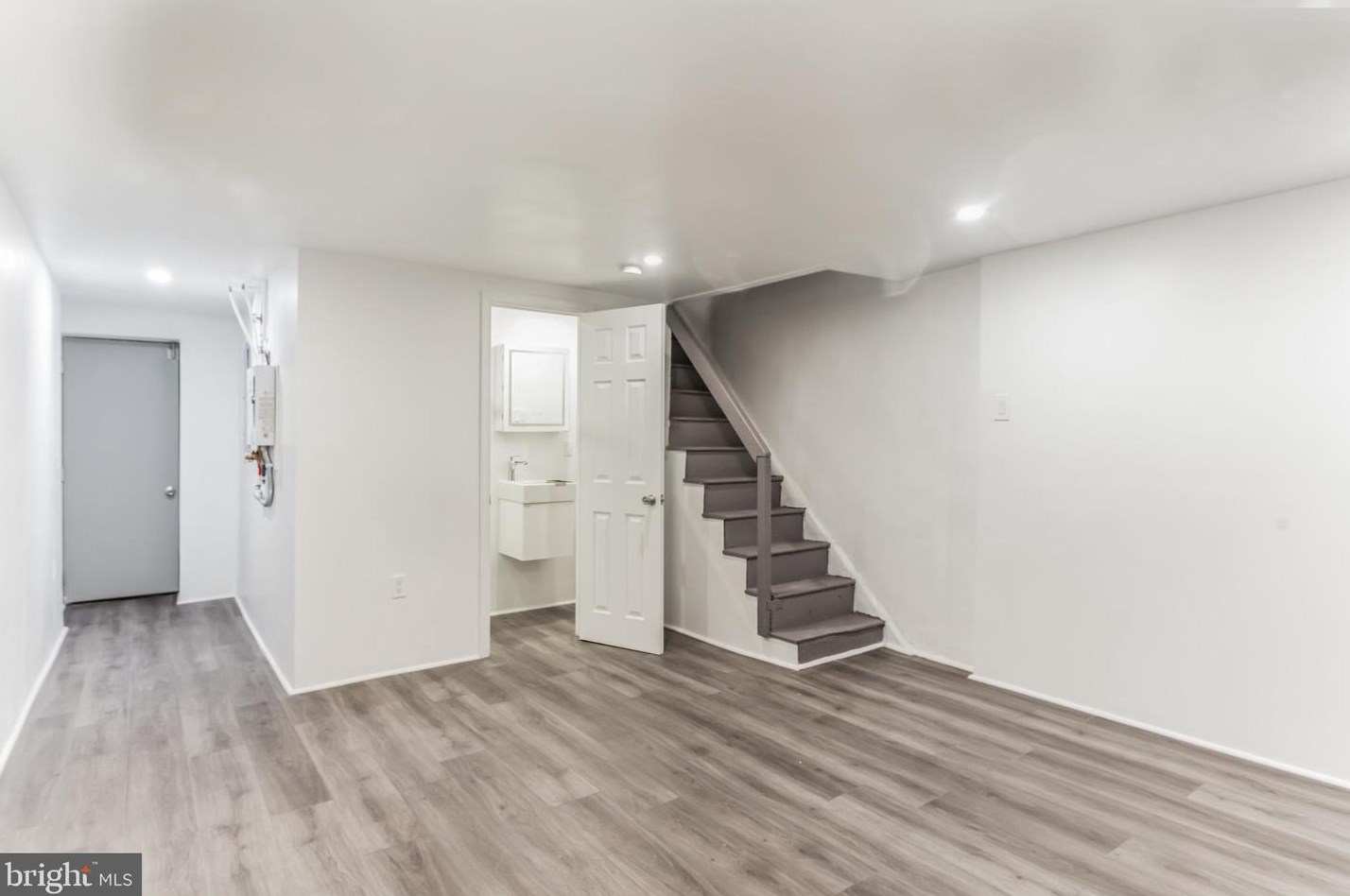 180 Sparks St, Philadelphia PA 19120-1420 exterior