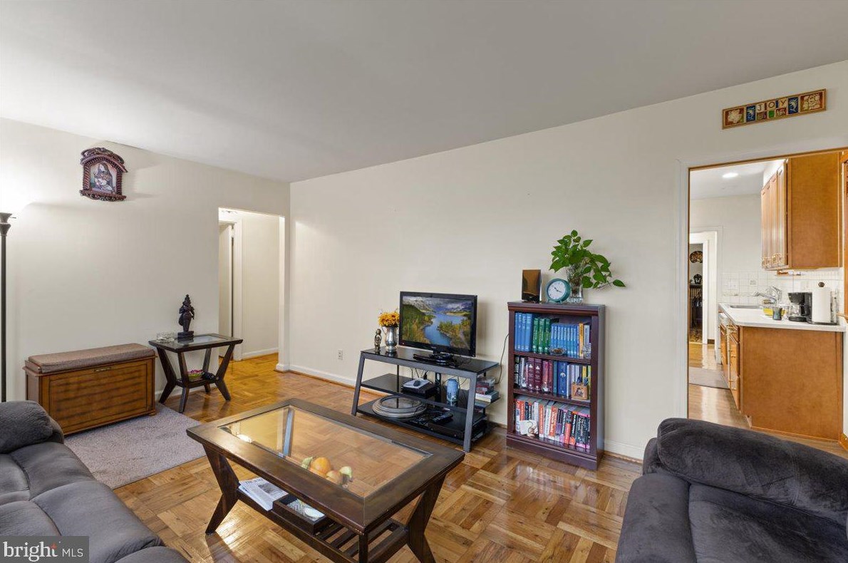 660 Rennard St, Philadelphia PA  19116-2823 exterior