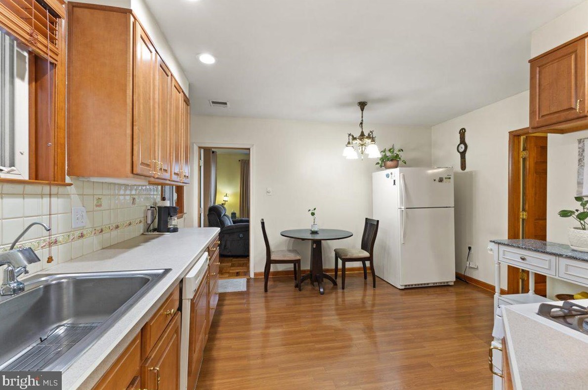 660 Rennard St, Philadelphia PA  19116-2823 exterior