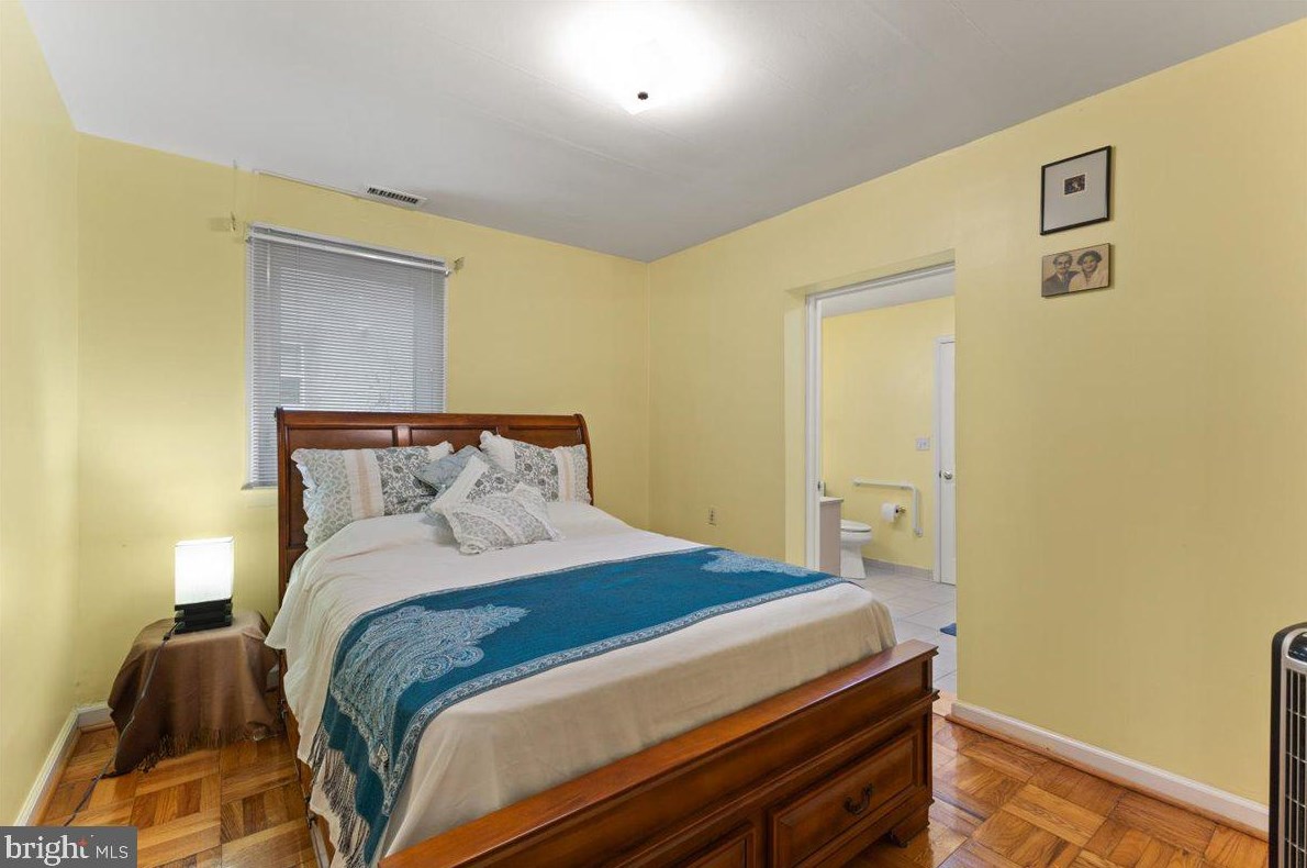 660 Rennard St, Philadelphia PA  19116-2823 exterior