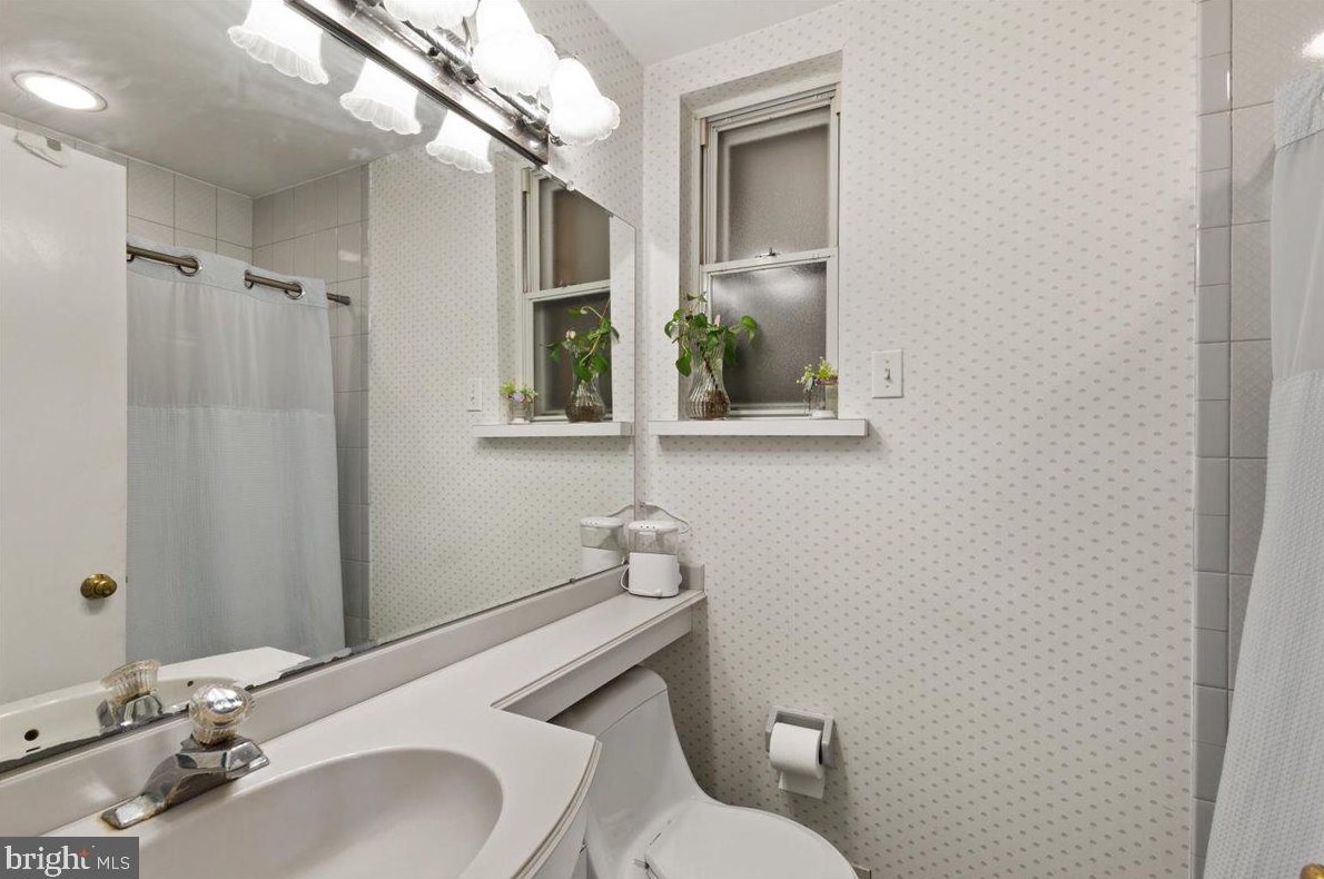 660 Rennard St, Philadelphia PA  19116-2823 exterior