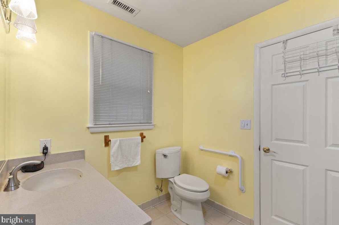 660 Rennard St, Philadelphia PA  19116-2823 exterior