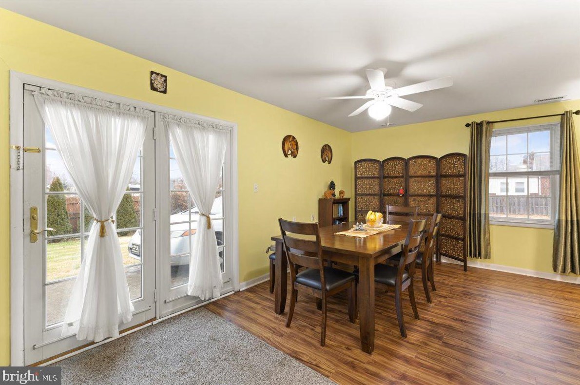 660 Rennard St, Philadelphia PA  19116-2823 exterior