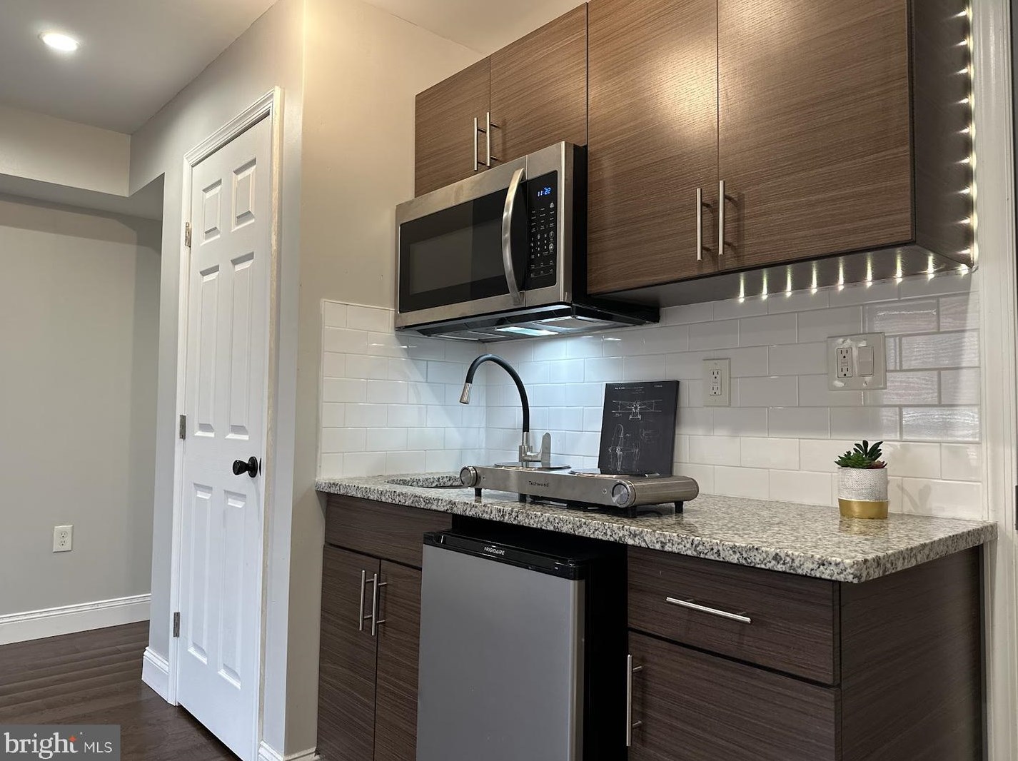 530 Preston St, Philadelphia PA 19104-1563 exterior