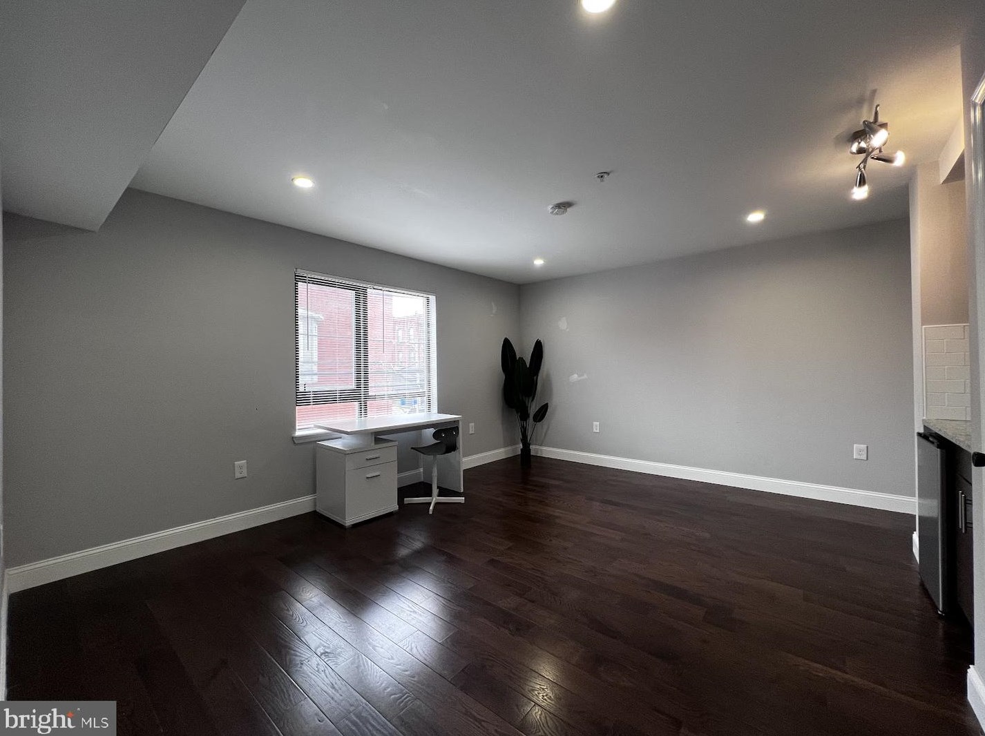 530 Preston St, Philadelphia PA 19104-1563 exterior