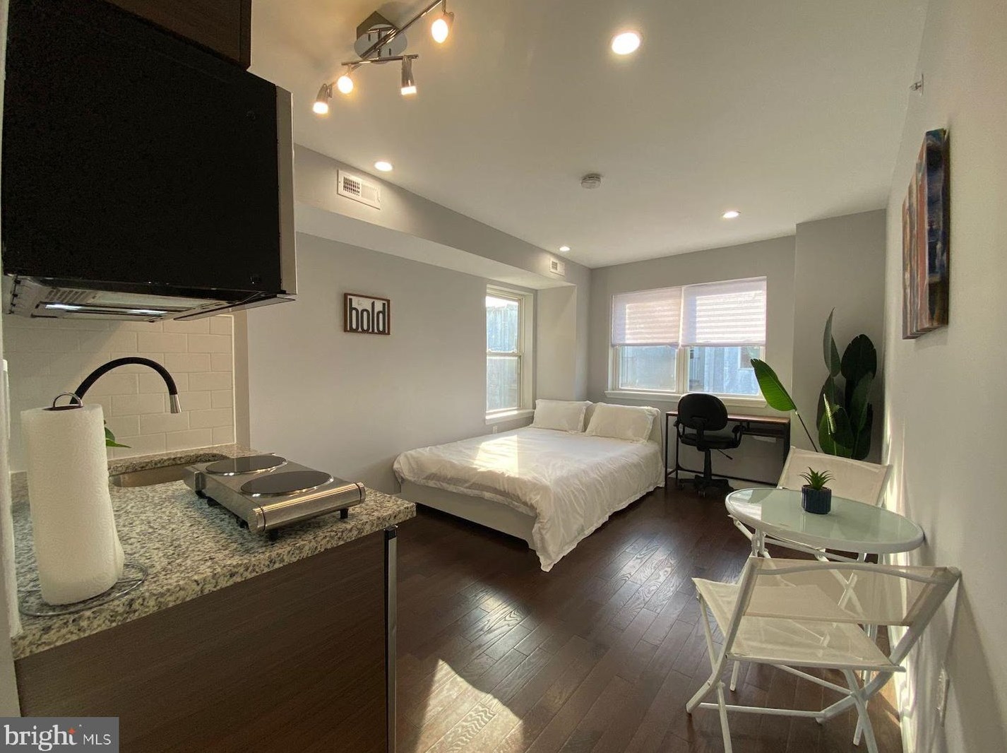 530 Preston St, Philadelphia PA 19104-1563 exterior