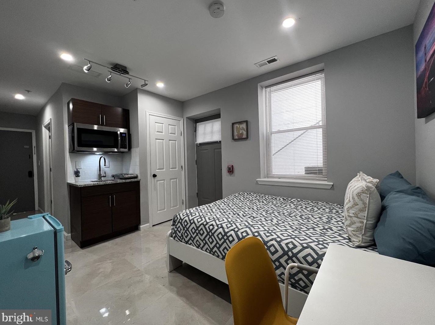 530 Preston St, Philadelphia PA 19104-1563 exterior