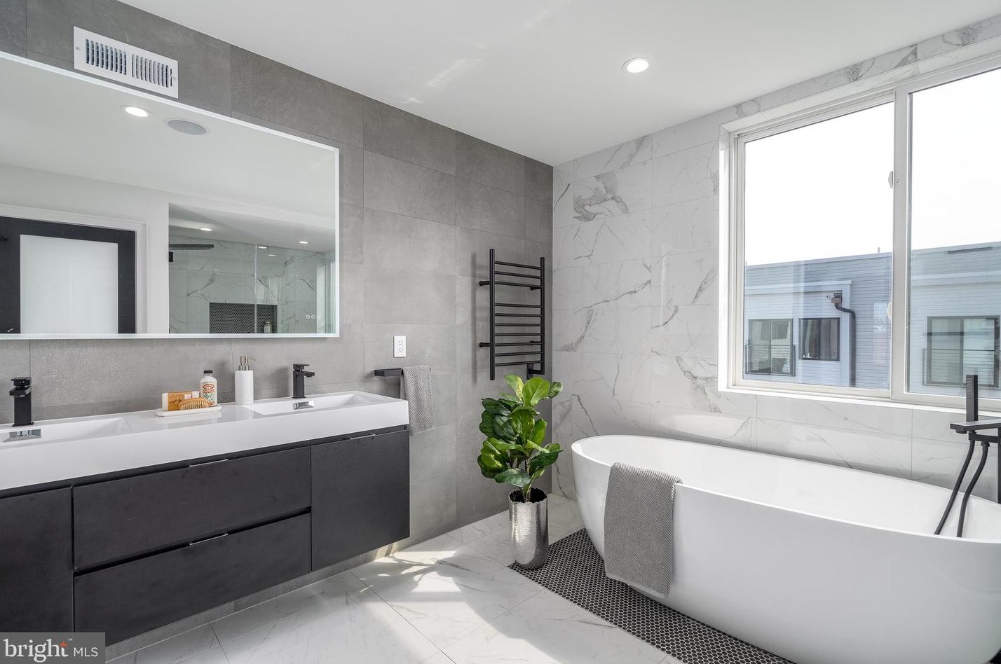 2614 Hagert St, Philadelphia PA  19125-1209 exterior