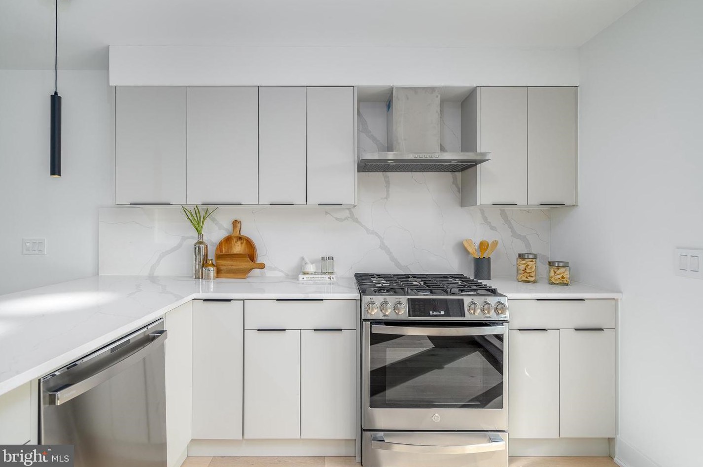 2614 Hagert St, Philadelphia PA  19125-1209 exterior