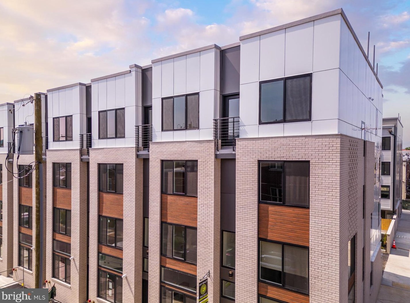 2614 Hagert St, Philadelphia PA  19125-1209 exterior