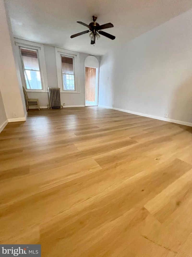 2121 Bridge St, Philadelphia PA  19124-2025 exterior