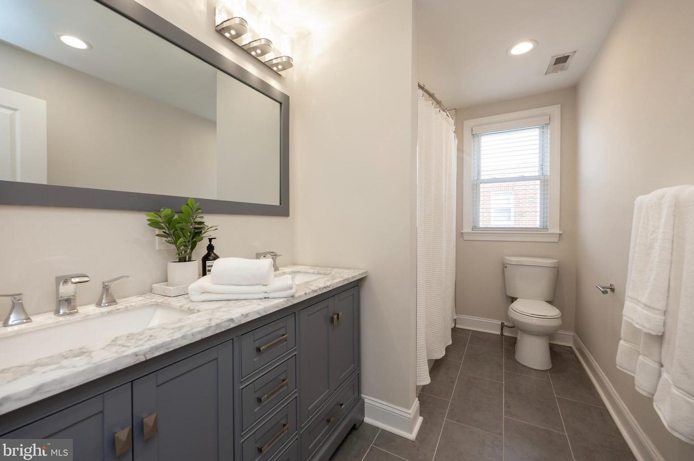 1207 Barringer St, Philadelphia PA  19119-3942 exterior