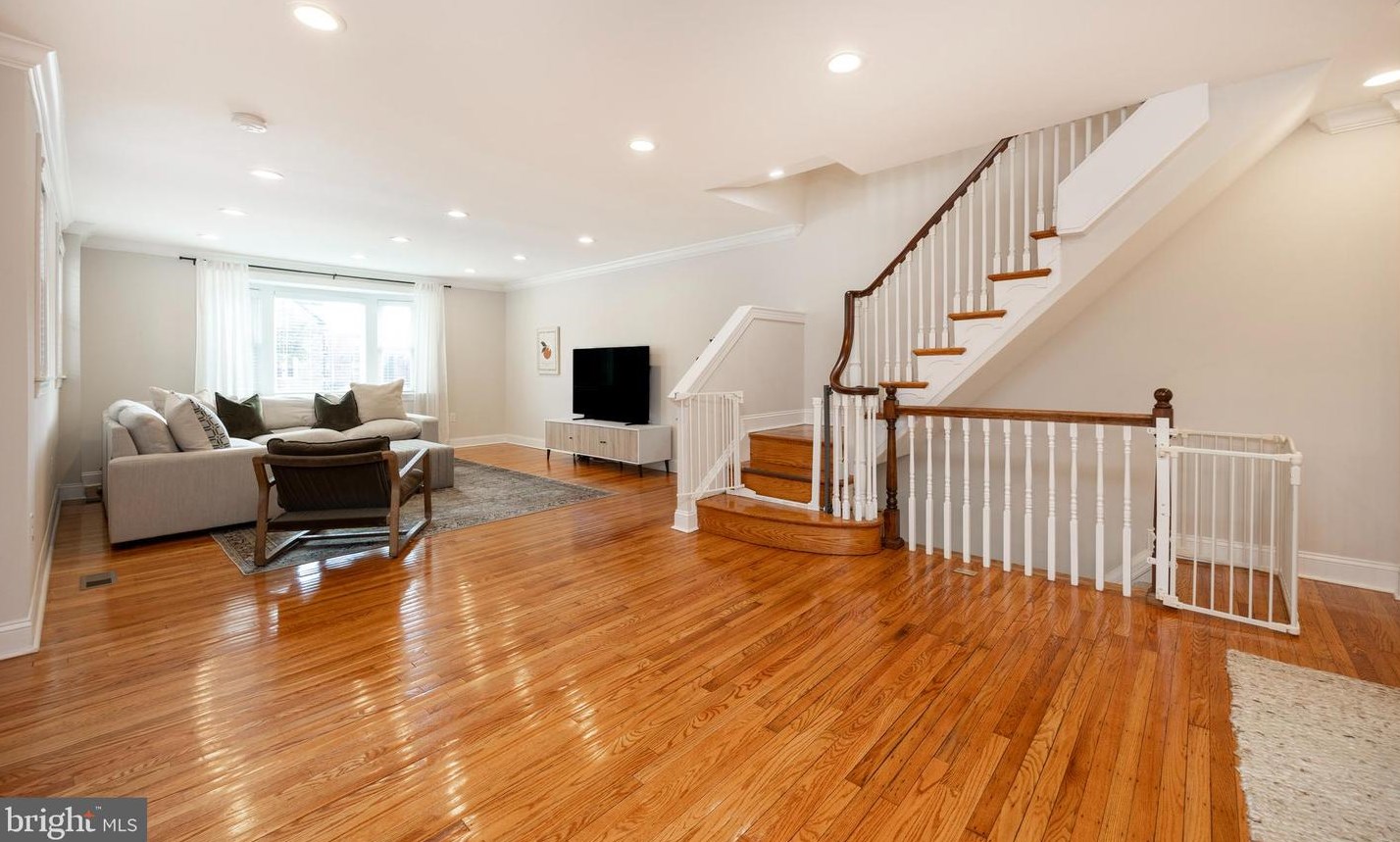 1207 Barringer St, Philadelphia PA  19119-3942 exterior