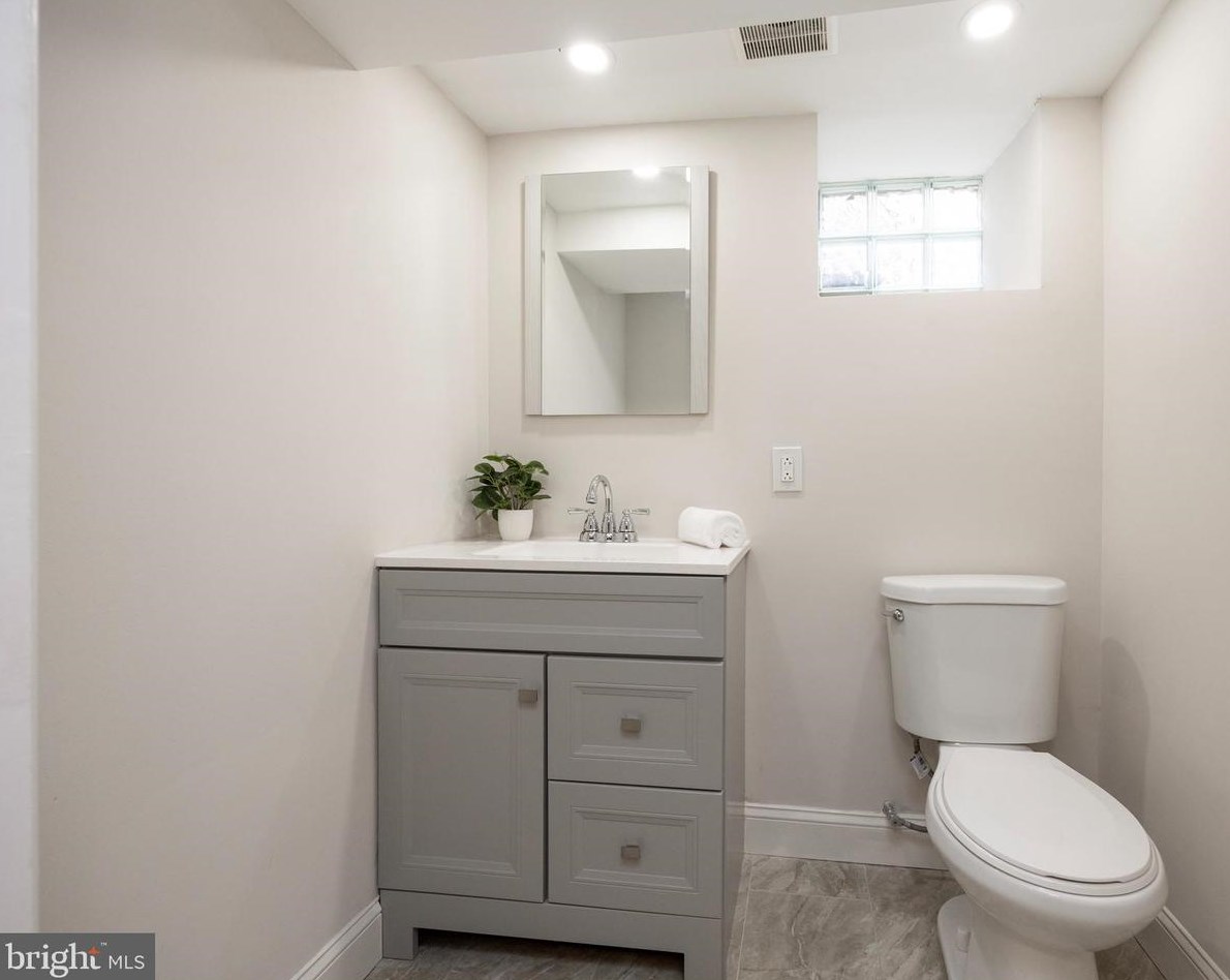 1207 Barringer St, Philadelphia PA  19119-3942 exterior