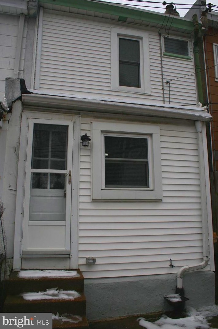 6149 Lawnton St, Philadelphia PA  19128-2623 exterior