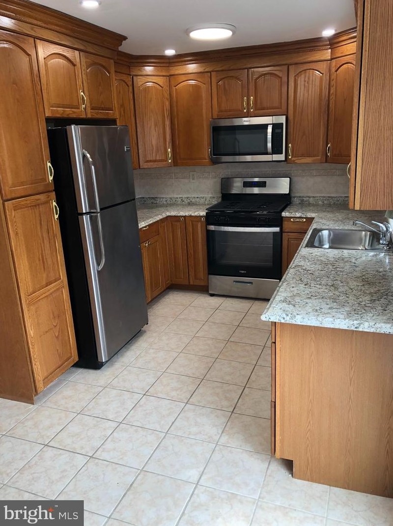 10925 Modena Dr, Philadelphia PA  19154-3917 exterior