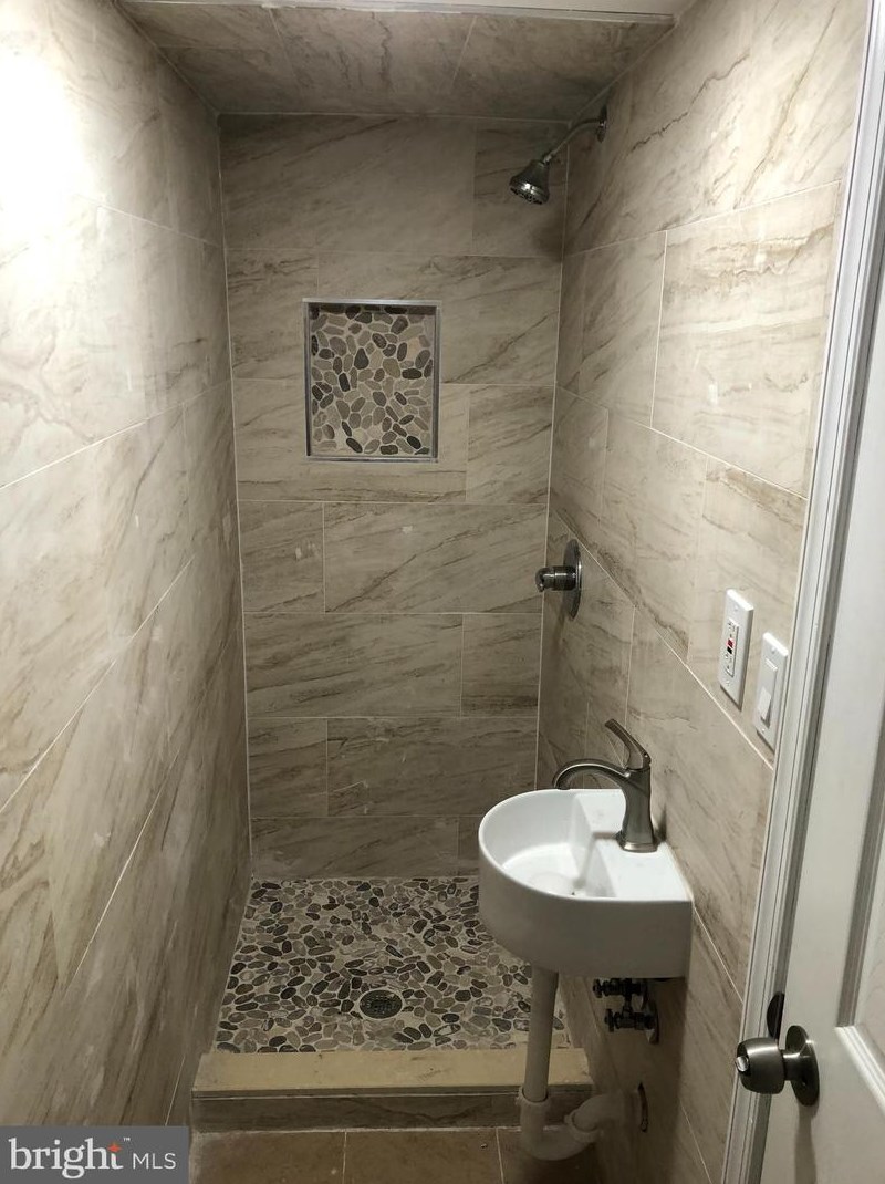 10925 Modena Dr, Philadelphia PA  19154-3917 exterior