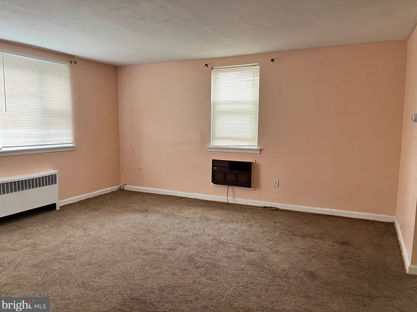 1914 Solly Ave, Philadelphia PA  19152-2615 exterior