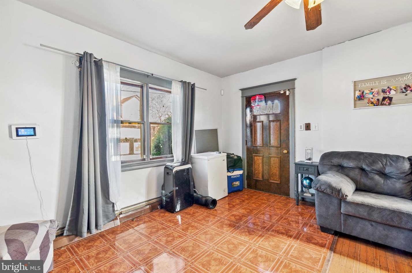 540 Kerper St, Philadelphia PA  19111-4602 exterior