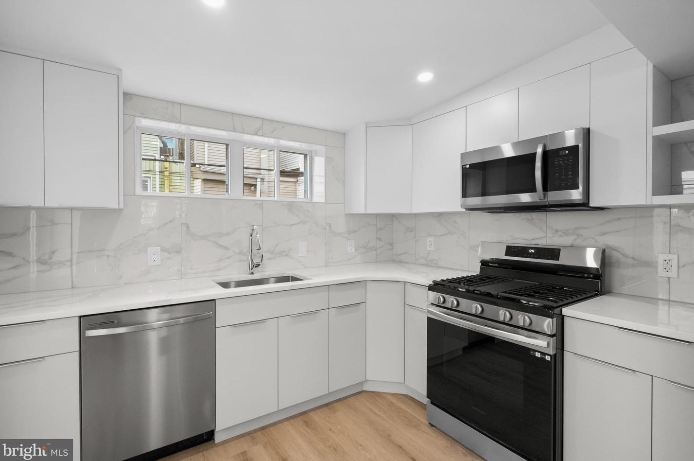 128 Mifflin St, Philadelphia PA 19148-1612 exterior