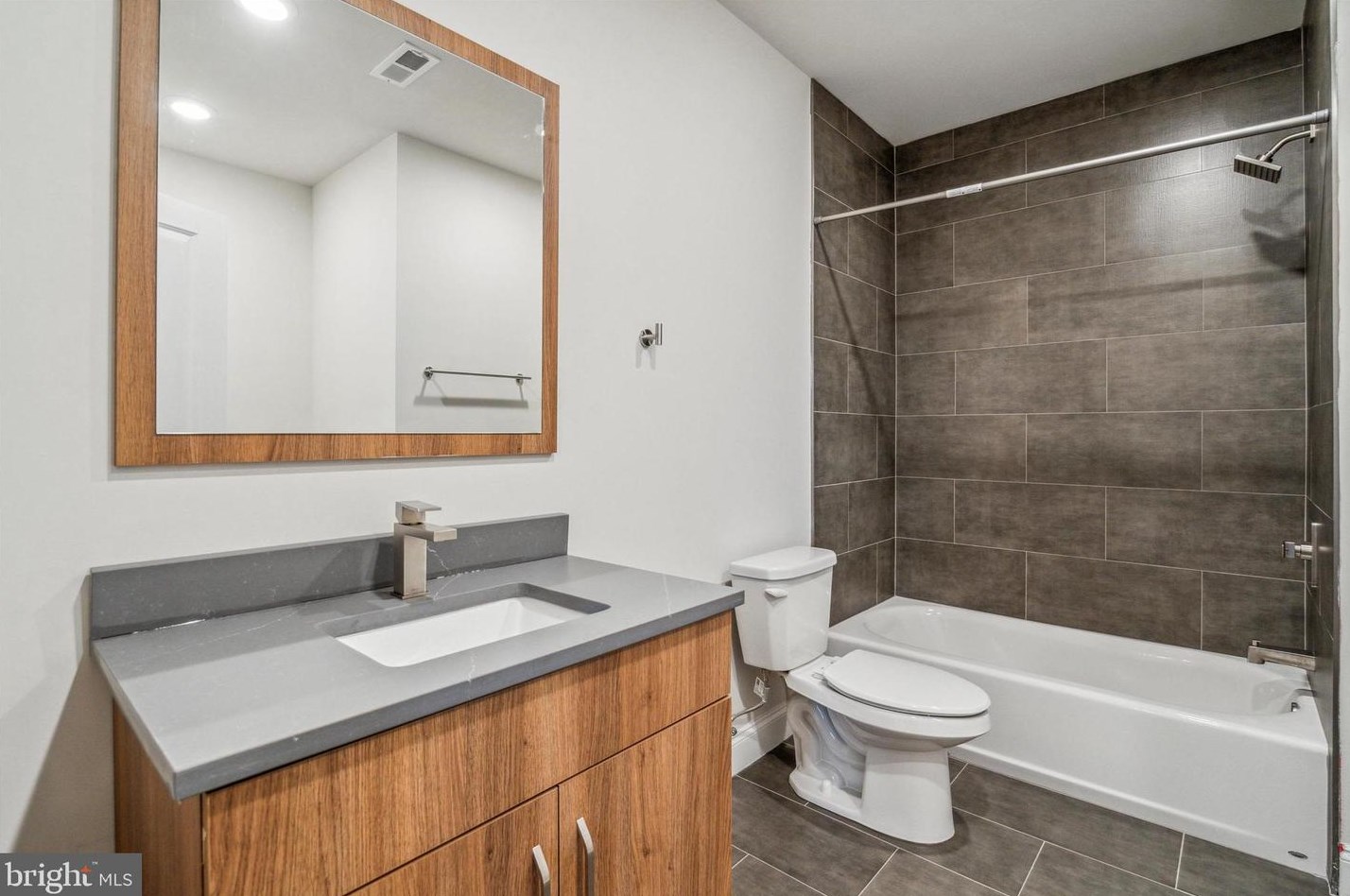 2157 Lehigh Ave, Philadelphia PA  19125-1437 exterior