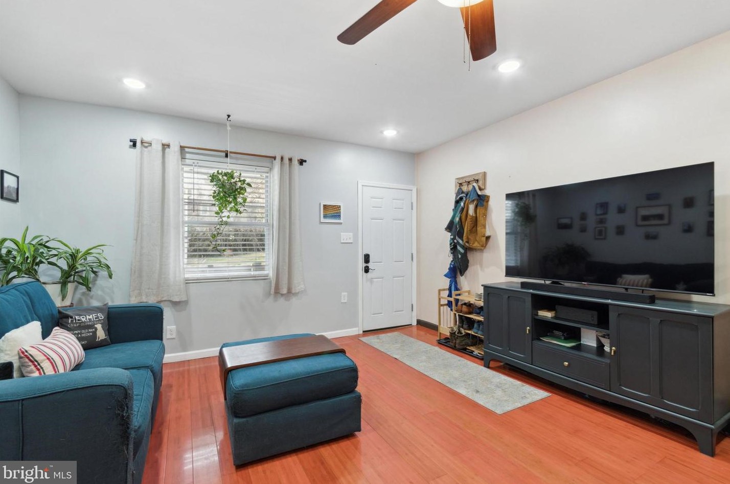 126 Pleasant St, Philadelphia PA  19119-2144 exterior