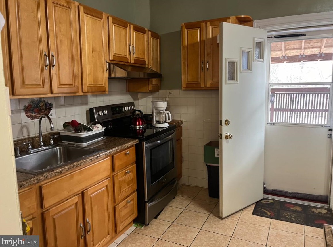 5201 Pennway St, Philadelphia PA 19124-3506 exterior