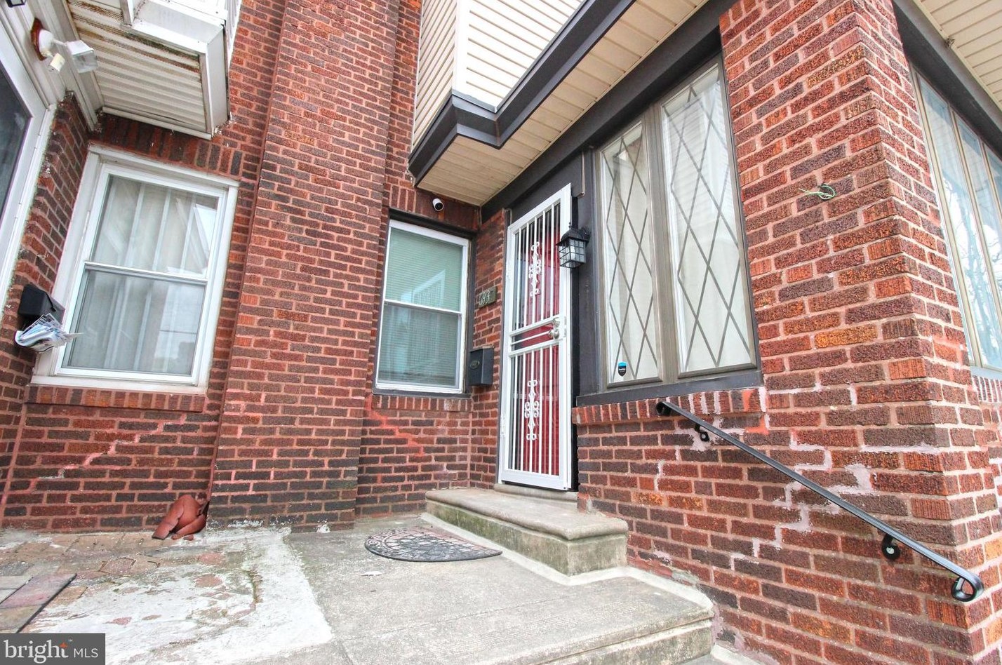 6930 Dicks Ave, Philadelphia PA  19142-2517 exterior