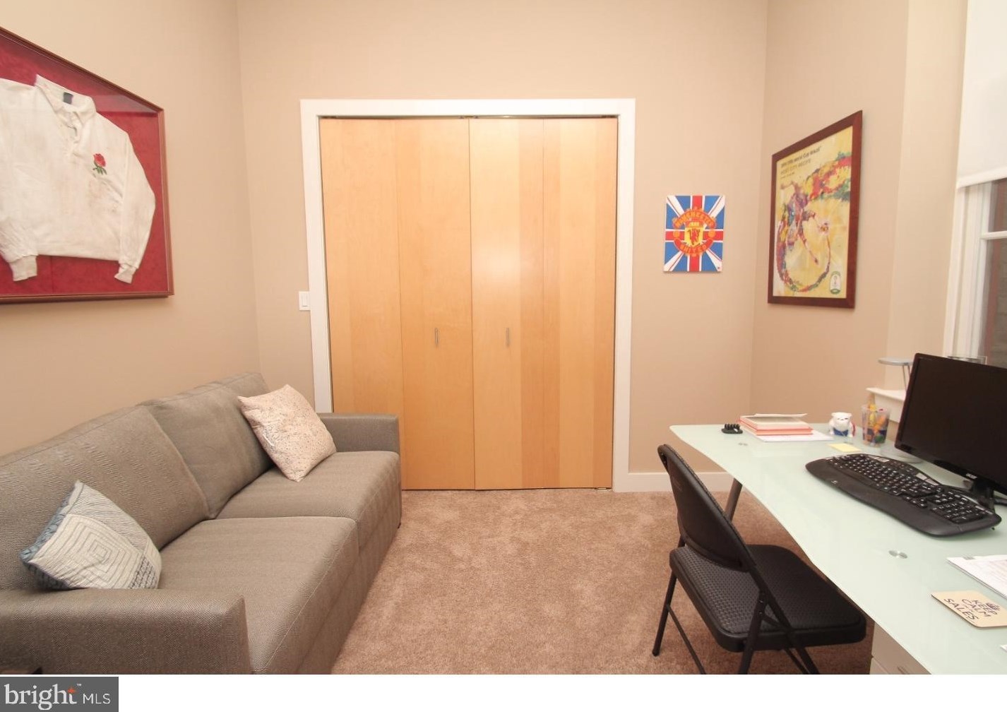 323 Race St, Philadelphia PA 19106-1866 exterior