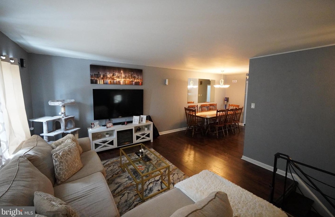 7941 Langdon St, Philadelphia PA 19111-2933 exterior