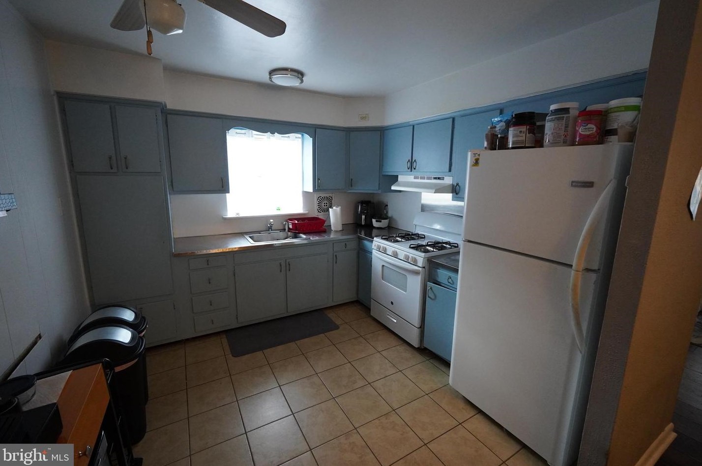 7941 Langdon St, Philadelphia PA 19111-2933 exterior