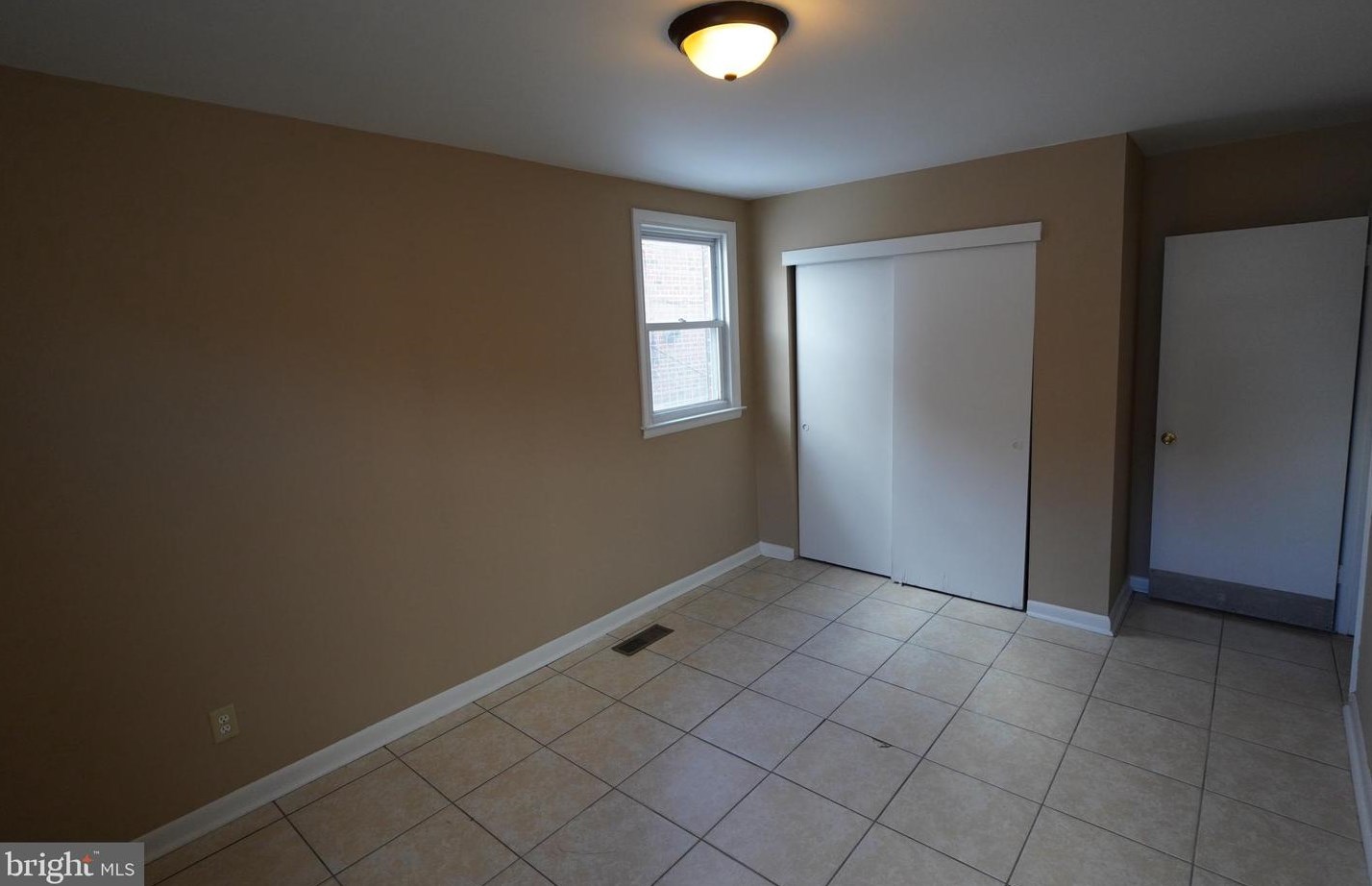 7941 Langdon St, Philadelphia PA 19111-2933 exterior