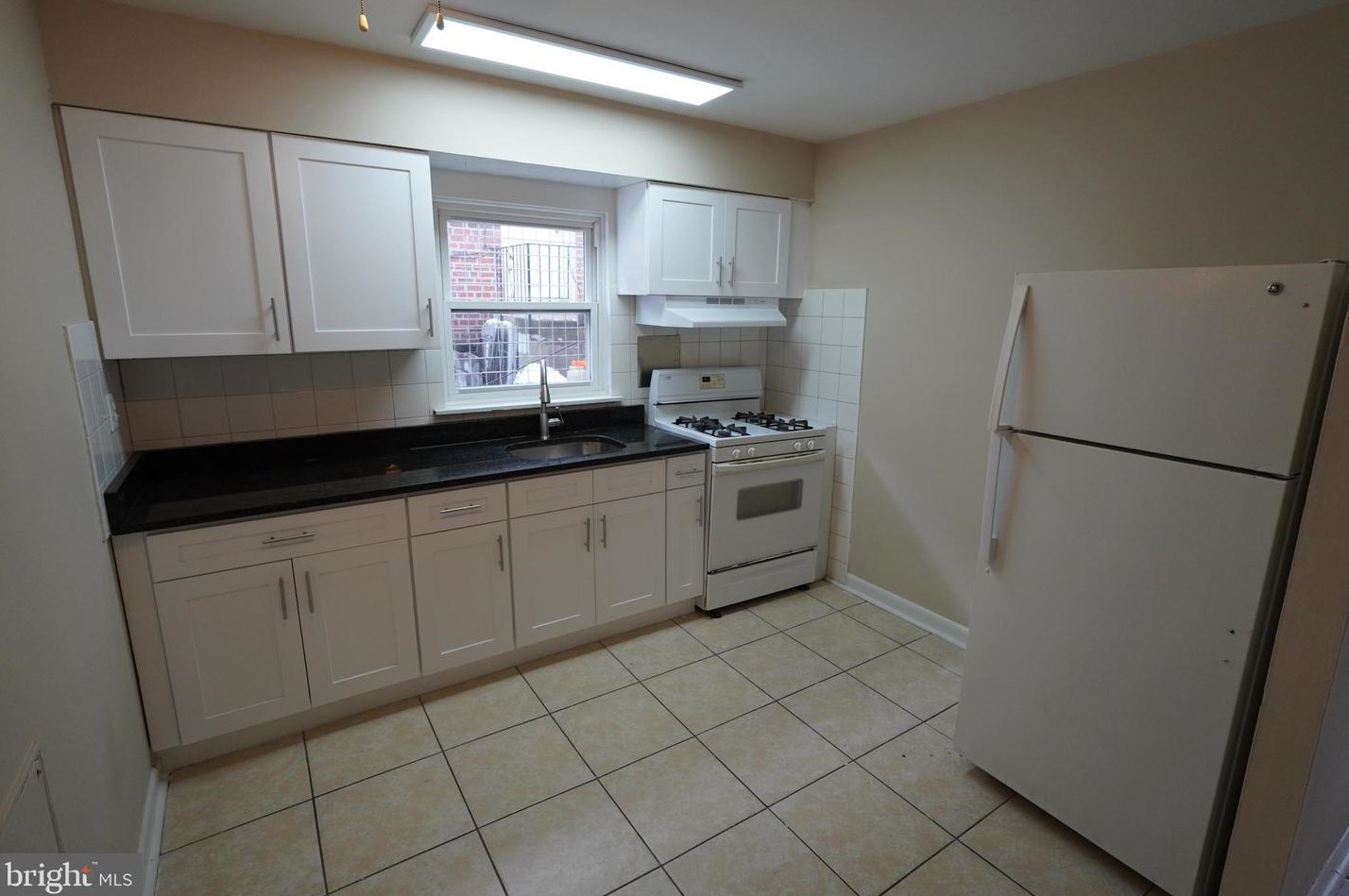 7941 Langdon St, Philadelphia PA 19111-2933 exterior