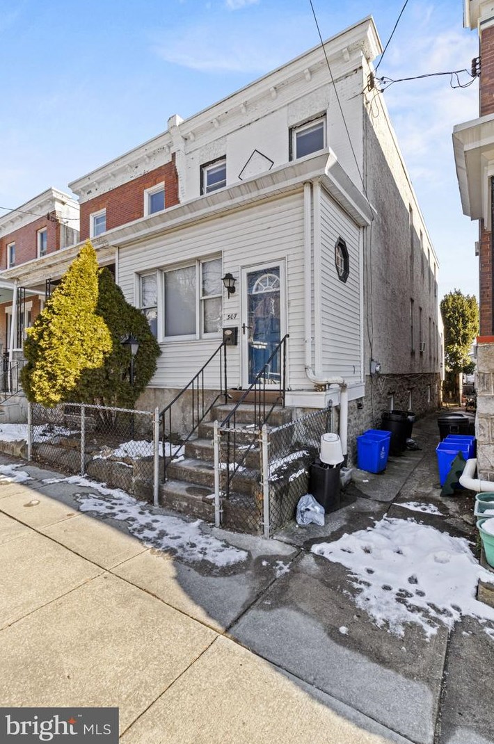 307 Roxborough Ave, Philadelphia PA  19128-5025 exterior
